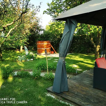 Csillaghegyi Oazis Lodge *